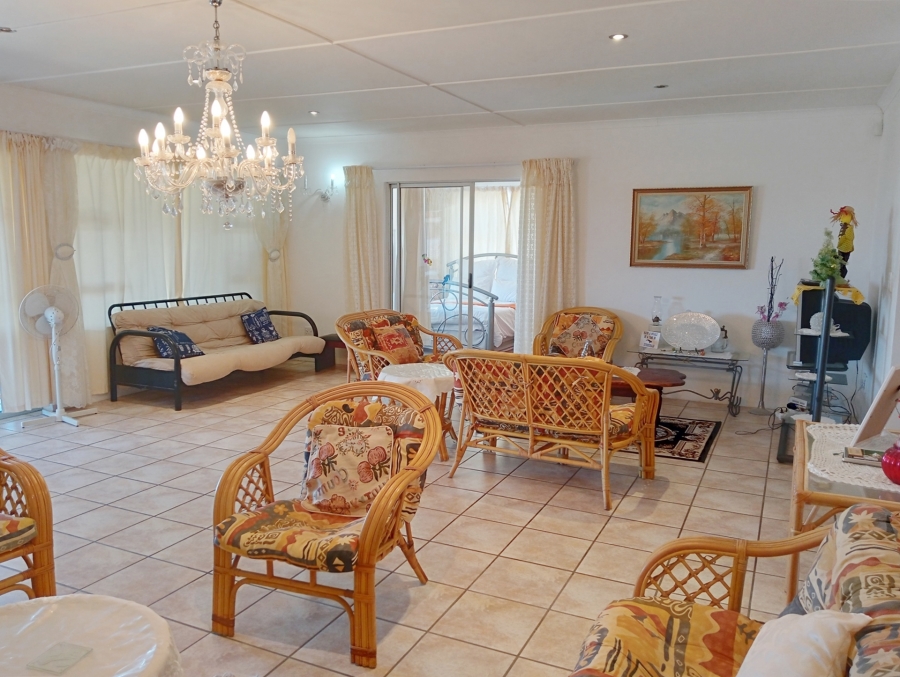 4 Bedroom Property for Sale in Struisbaai Western Cape